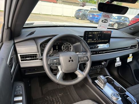 New 2026 Mitsubishi Outlander LE FWD image 14