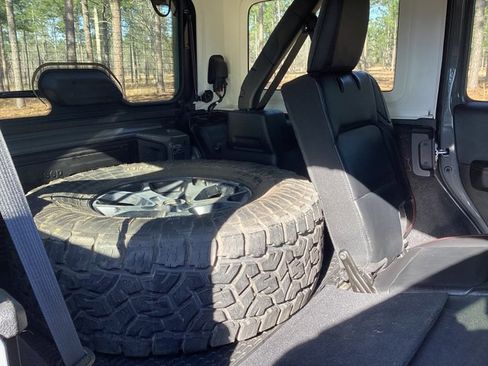Used 2019 Jeep Wrangler Unlimited Rubicon w/ Safety Group image 14