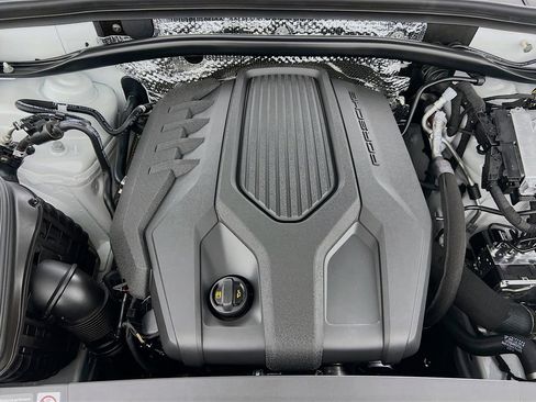 New 2026 Porsche Macan image 32