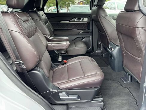 Used 2026 Ford Explorer Platinum w/ LUX Leather Package AWD/4WD image 15