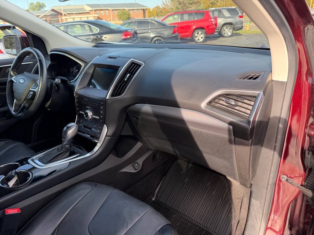 Used 2017 Ford Edge Titanium w/ Equipment Group 301A AWD/4WD image 12