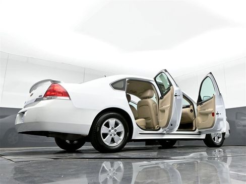 Used 2010 Chevrolet Impala LT w/ Luxury Edition Package image 40