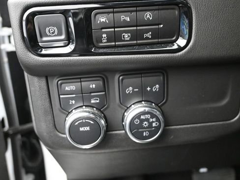 Certified 2025 GMC Yukon XL Denali image 21