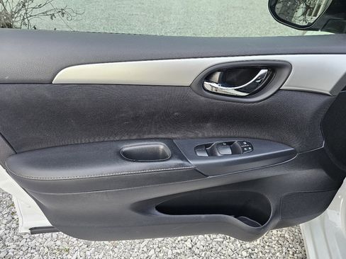 Used 2016 Nissan Sentra S image 17