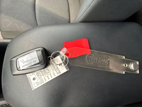 Used 2025 Toyota RAV4 XLE image 9