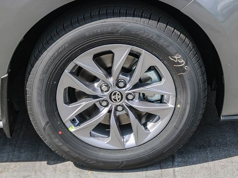 New 2026 Toyota Sienna LE FWD image 11