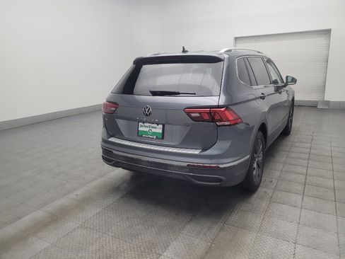Used 2022 Volkswagen Tiguan SE FWD image 9