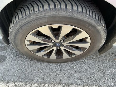 Used 2017 Subaru Outback 2.5i Limited w/ Popular Package #5 image 8