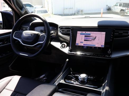 New 2025 Jeep Wagoneer L Series II w/ Premium Group I image 14