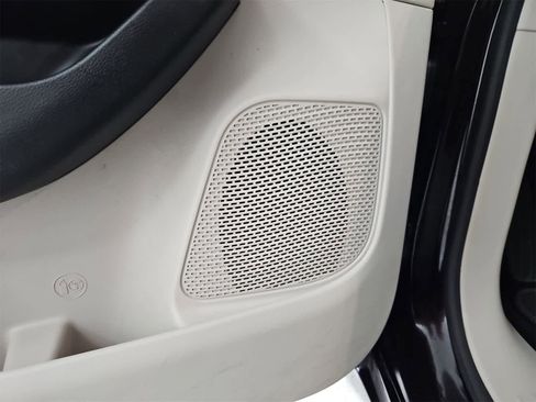 Used 2018 Chrysler Pacifica Touring Plus image 30