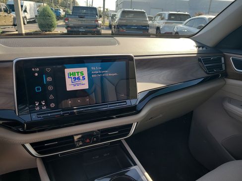 Used 2024 Volkswagen Atlas SE FWD image 22