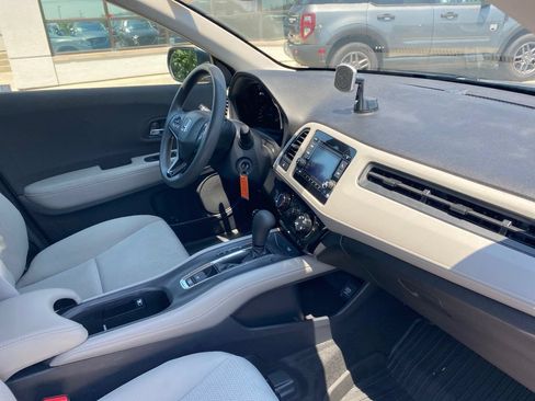 Used 2022 Honda HR-V LX image 8