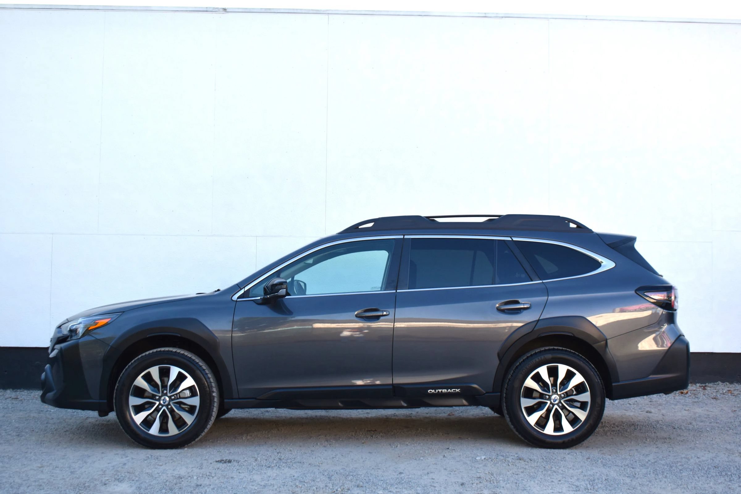 Used 2023 Subaru Outback Limited AWD/4WD image 9