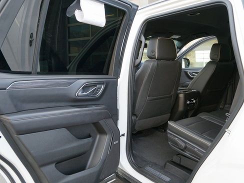 Used 2023 GMC Yukon SLT image 34