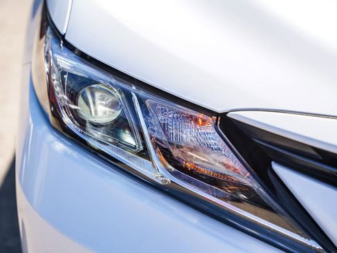 Used 2022 Toyota Camry LE image 4