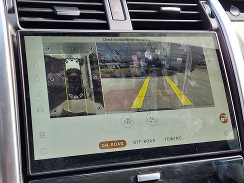 Used 2025 Land Rover Discovery S image 24