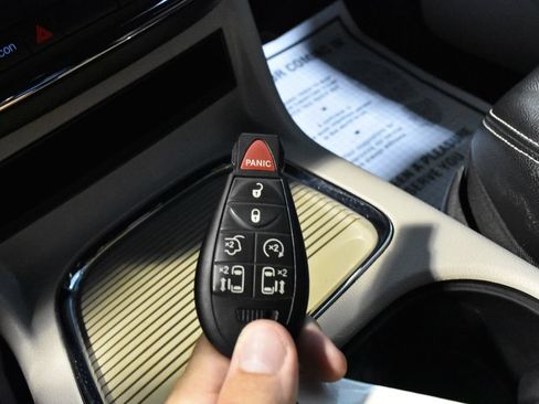Used 2020 Dodge Grand Caravan SXT FWD image 16