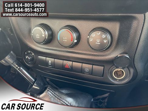 Used 2017 Jeep Wrangler Unlimited Sahara w/ Connectivity Group AWD/4WD image 19