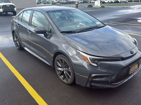 Used 2023 Toyota Corolla SE w/ Carpet Mat Package (TMS) FWD image 2