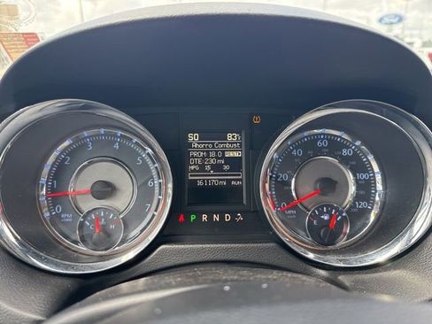 Used 2015 Chrysler Town & Country Touring-L FWD image 14