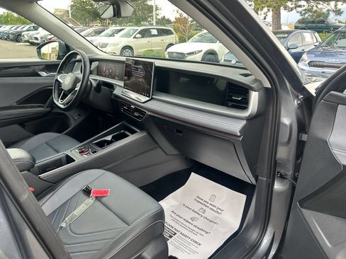 Used 2026 Volkswagen Tiguan SE AWD/4WD image 10