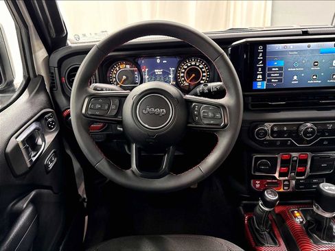 Used 2024 Jeep Wrangler Unlimited Rubicon w/ Convenience Group AWD/4WD image 17