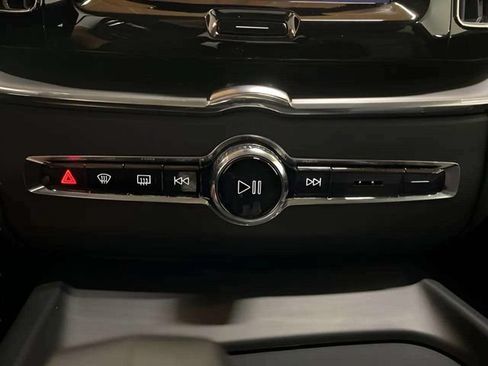 Used 2025 Volvo XC60 B5 Core AWD/4WD image 35