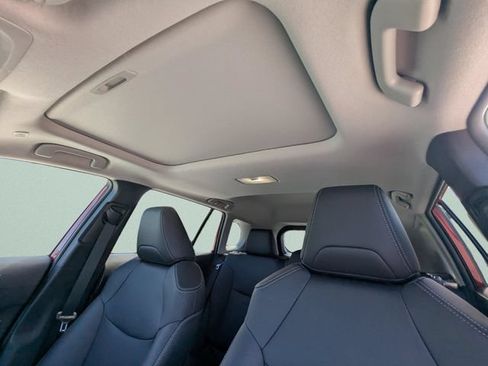 Used 2023 Toyota Corolla Cross XLE w/ Convenience Package FWD image 19