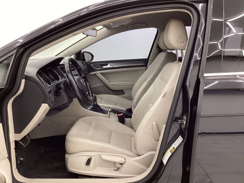 Used 2017 Volkswagen Golf Alltrack S image 14