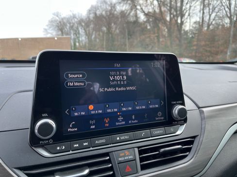 Used 2025 Nissan Altima 2.5 SV image 21