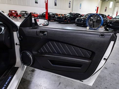 Used 2012 Ford Mustang GT Premium w/ HID Headlamps & Security Pkg RWD image 31