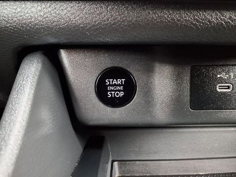 Certified 2025 Nissan Rogue SV FWD image 9