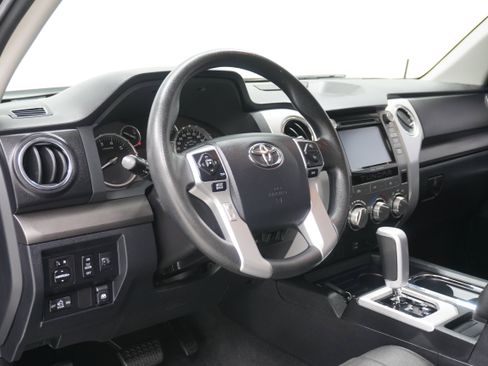 Used 2017 Toyota Tundra SR5 w/ SR5 Upgrade Package AWD/4WD image 10