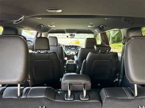 New 2026 Chrysler Pacifica Select image 4