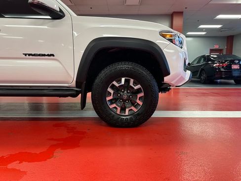 Certified 2023 Toyota Tacoma TRD Off-Road AWD/4WD image 29