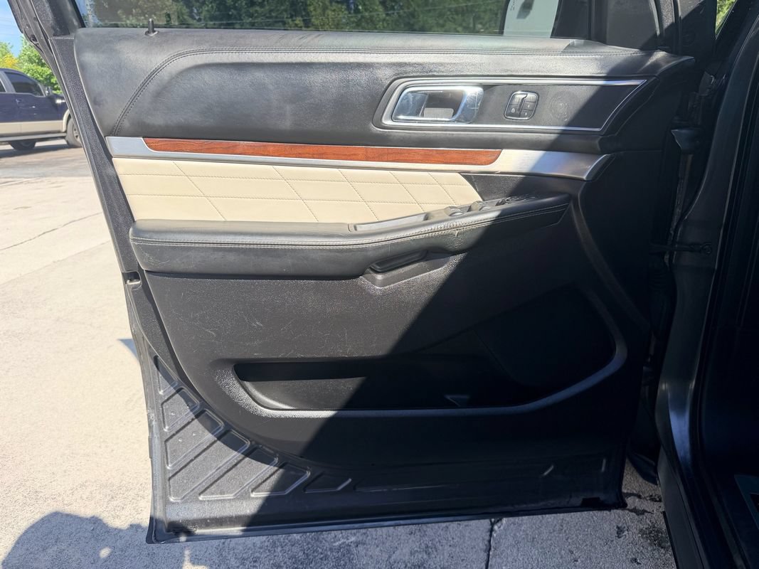 Used 2017 Ford Explorer Platinum AWD/4WD image 23