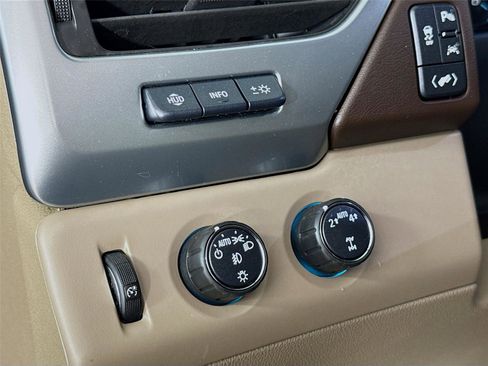 Used 2019 Chevrolet Suburban Premier AWD/4WD image 12