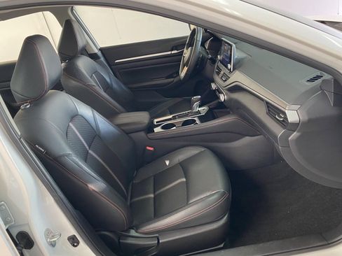 Used 2024 Nissan Altima 2.5 SR FWD image 9