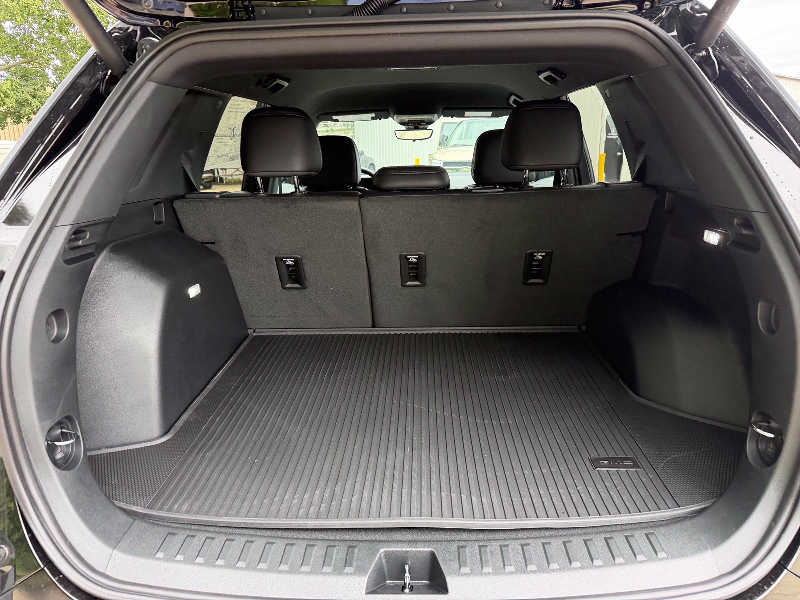 New 2027 GMC Terrain AT4 w/ Convenience Package III AWD/4WD image 15