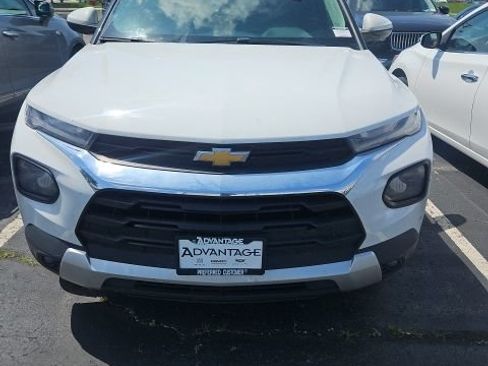 Used 2022 Chevrolet TrailBlazer LT w/ Convenience Package AWD/4WD image 2