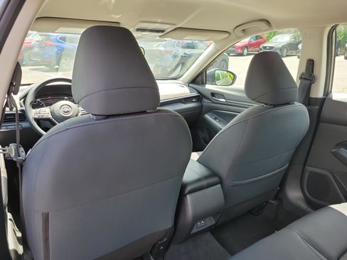 Used 2024 Nissan Altima 2.5 SV FWD image 16