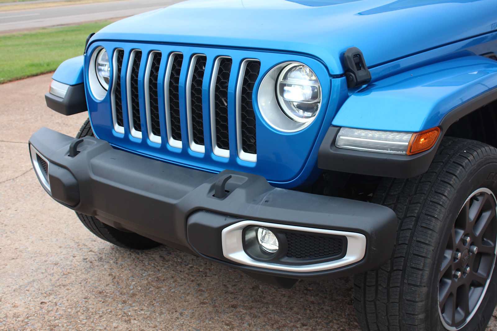 Used 2022 Jeep Gladiator Overland w/ Popular Equipment Package AWD/4WD image 5
