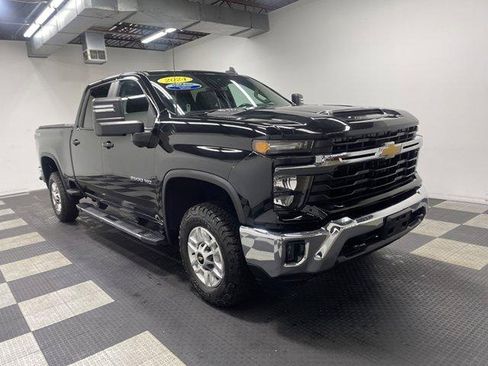Used 2024 Chevrolet Silverado 2500 LT w/ Convenience Package AWD/4WD image 5