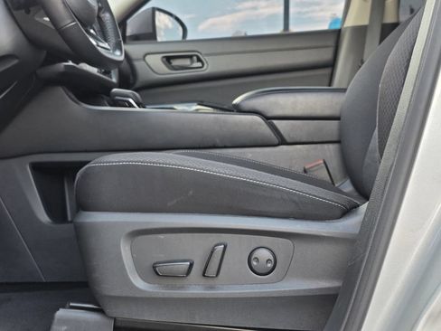 Used 2024 Nissan Pathfinder SV AWD/4WD image 24