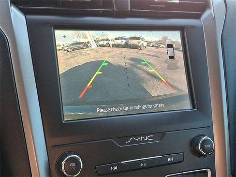 Used 2020 Ford Fusion SE image 18