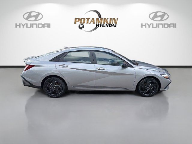 Certified 2026 Hyundai Elantra Sport FWD image 4