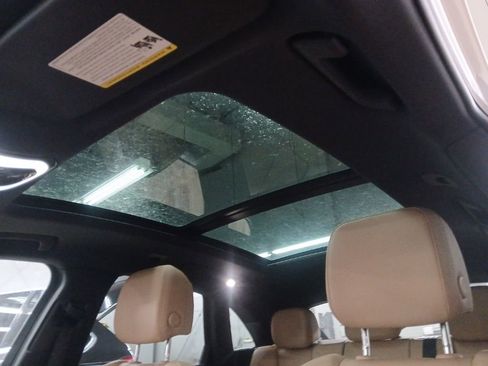 Used 2022 Porsche Macan Base image 22