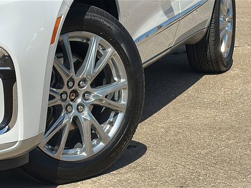 Used 2023 Buick Enclave Premium w/ Experience Buick Package image 3