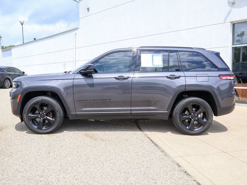 Used 2024 Jeep Grand Cherokee Altitude AWD/4WD image 2