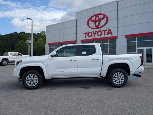 New 2026 Toyota Tacoma SR5 RWD image 2